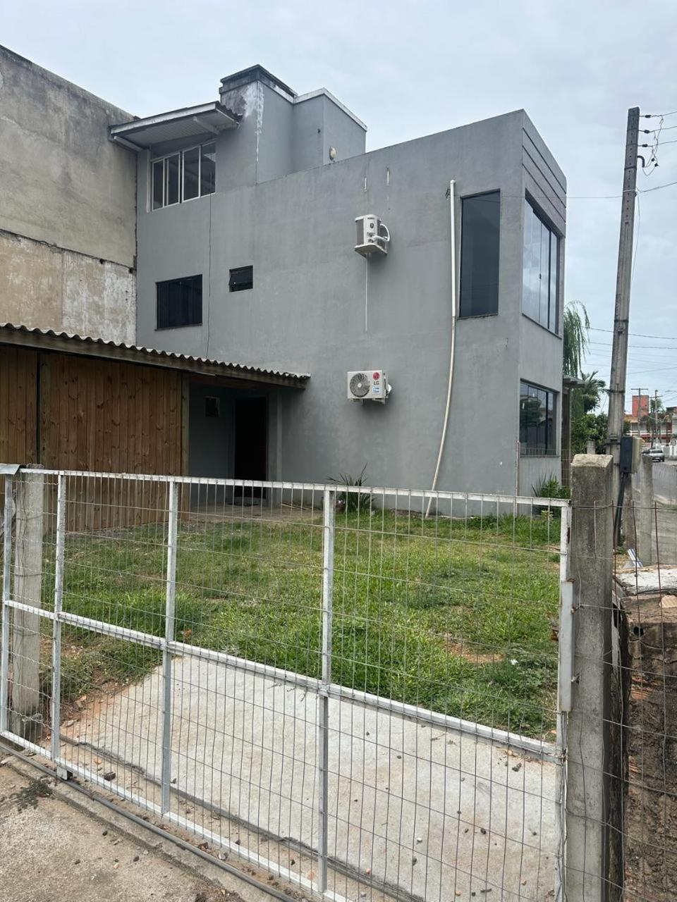 Sobrado Com Terraco E Area De Churrasqueira. Torres Bagian luar foto